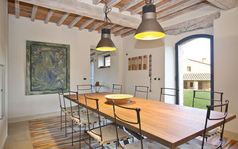 La Maccinaia 14: Kamer, Eetkamer, Plafond, Meubilair, Eigendom, Interieur Ontwerp, Gebouw, Tafel, Geel, Verdieping