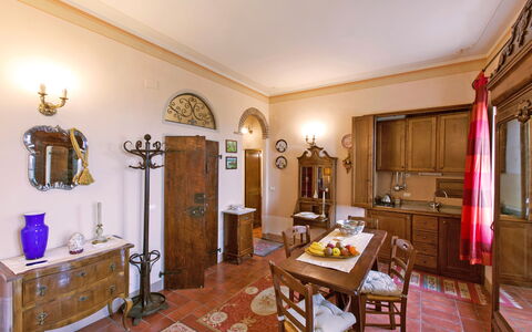 Santo Agostino: Kamer, Eigendom, Gebouw, Interieur Ontwerp, Meubilair, Plafond, Onroerend Goed, Geel, Huis, Suite