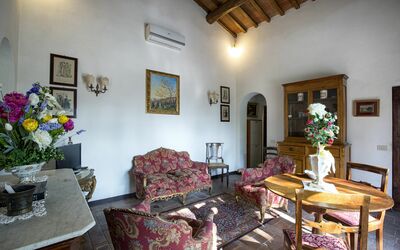 Casa Vittoria 2: Kamer, Eigendom, Interieur Ontwerp, Woonkamer, Gebouw, Huis, Meubilair, Onroerend Goed, Huis, Tafel