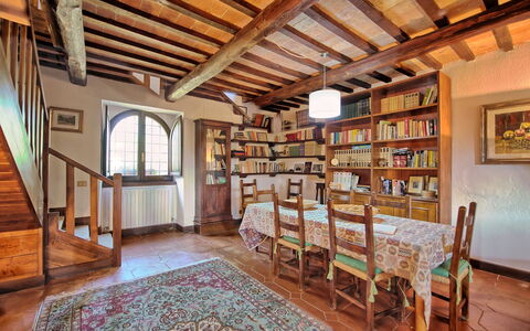 Casale Giulio: Eigendom, Kamer, Gebouw, Plafond, Interieur Ontwerp, Straal, Huis, Onroerend Goed, Landgoed, Meubilair