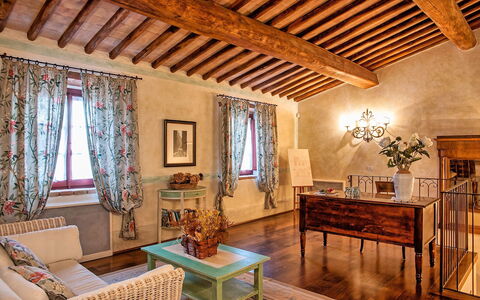 Villa Petrognano: Eigendom, Kamer, Interieur Ontwerp, Plafond, Gebouw, Meubilair, Woonkamer, Huis, Onroerend Goed, Huis