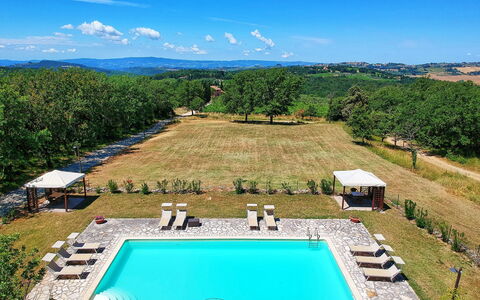 San Donato: Zwembad, Eigendom, Vakantie, Landgoed, Toevlucht, Vrije Tijd, Huis, Gras, Gebouw, Onroerend Goed