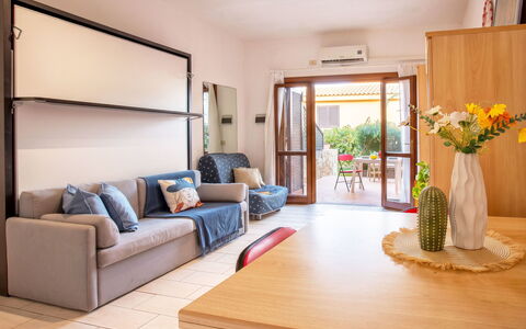 Golfo di Marinella 300: Meubilair, Interieur Ontwerp, Hout, Flooring, Appartement, Bankstel, Verdieping, Kamer, Woonkamer, Tafel