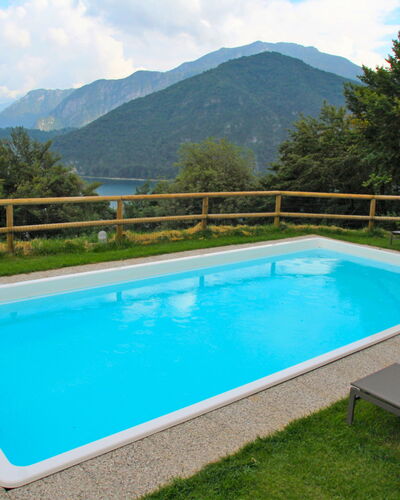 Lago di Ledro 350: Water, Wolk, Lucht, Watervoorraden, Fabriek, Eigendom, Zwembad, Boom, Azure, Plantkunde