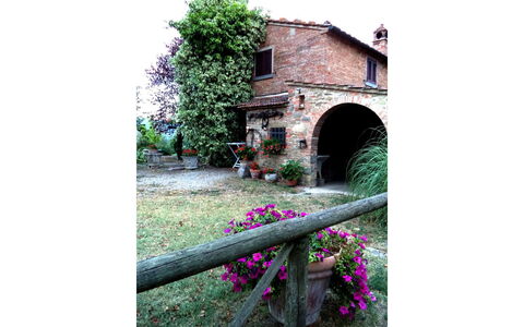 Fattoria la Gabola: Fabriek, Gebouw, Bloem, Venster, Petal, Huis, Gras, Natuurlijk Landschap, Landschap, Landelijk Gebied