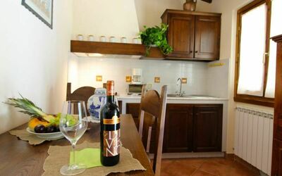 Il Tulipano: Eigendom, Kamer, Gebouw, Meubilair, Huis, Keuken, Interieur Ontwerp, Countertop, Verdieping, Onroerend Goed