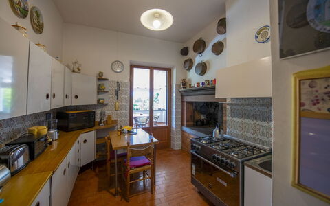 Casa Grion: Interieur Ontwerp, Hout, Flooring, Keuken, Meubilair, Countertop, Kamer, Plafond, Verdieping, Toestel Van De Keuken