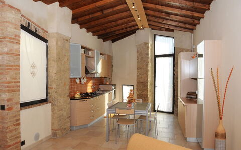 Pieve di Sant Ippolito: Eigendom, Gebouw, Kamer, Interieur Ontwerp, Huis, Zolder, Plafond, Onroerend Goed, Meubilair, Verdieping