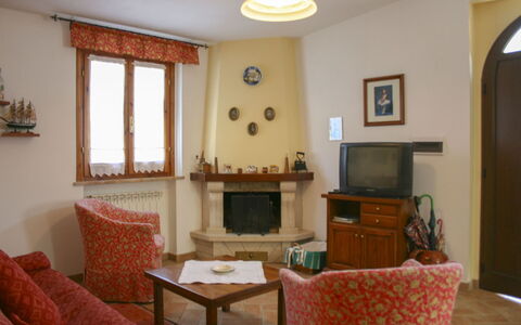 Podere San Bono: Meubilair, Interieur Ontwerp, Hout, Kamer, Flooring, Verlichting, Verdieping, Woonkamer, Fotolijst, Tafel