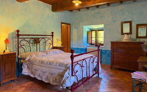 Torre di Vignale: Meubilair, Interieur Ontwerp, Flooring, Verdieping, Kamer, Plafond, Slaapkamer, Bed, Bed Frame, Stoel