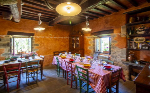 Torre di Vignale: Meubilair, Tafel, Keuken En Eettafel, Stoel, Restaurant, Eetkamer, Eco Hotel, Beits, Boerderij, Koffietafel