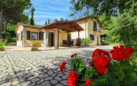 Villino Alba: Huis, Huis, Verblijf, Deur, Tuin, Oprit, Schaduw, Landgoed, Werf, Backyard