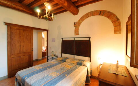 Casa Bella: Slaapkamer, Bed, Kamer, Meubilair, Eigendom, Gebouw, Laken, Bed Frame, Interieur Ontwerp, Bedding