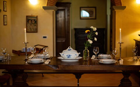 Villa degli Olivi: Kamer, Tafel, Interieur Ontwerp, Meubilair, Huis, Restaurant, Gebouw, Architectuur, Huis, Eetkamer
