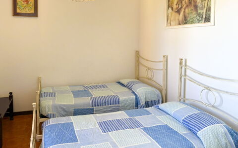 Villa Verniana: Bed, Bedding, Slaapkamer, Meubilair, Laken, Interieur Ontwerp, Verdieping, Linens, Flooring, Kamer