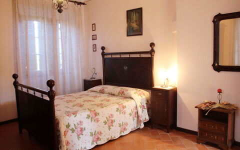 Villa Verniana: Bed, Slaapkamer, Meubilair, Kamer, Laken, Eigendom, Bed Frame, Bedding, Verdieping, Interieur Ontwerp
