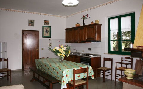Villa Cantagallo: Kamer, Meubilair, Eigendom, Gebouw, Interieur Ontwerp, Tafel, Huis, Verdieping, Onroerend Goed, Plafond