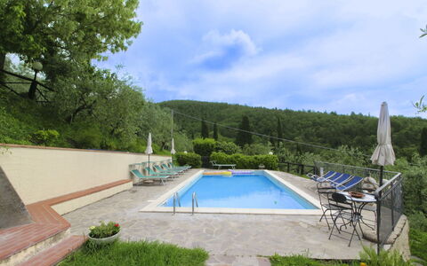 Agriturismo Arcobaleno: Zwembad, Toevlucht, Eco Hotel, Buitenmeubels, Hotel, Landscaping, Stoel, Kamerplant, Bloempot, Thermae