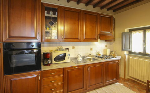 Agriturismo Ca di Vestro: Keuken, Toestel Van De Keuken, Major Appliance, Countertop, Cabinetry, Hout, Meubilair, Interieur Ontwerp, Flooring, Fornuis