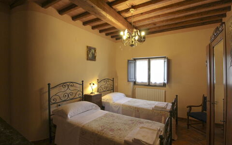 Agriturismo Ca di Vestro: Muur, Interieur Ontwerp, Meubilair, Slaapkamer, Plafond, Bed, Kamer, Verdieping, Flooring, Verlichting