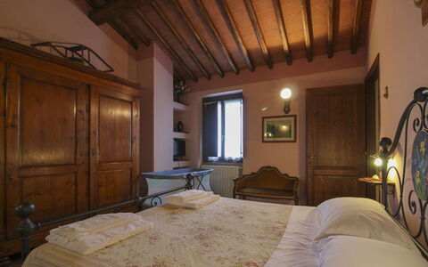 Agriturismo Ca di Vestro: Muur, Slaapkamer, Meubilair, Interieur Ontwerp, Bed, Kamer, Bed Frame, Plafond, Huis, Deur