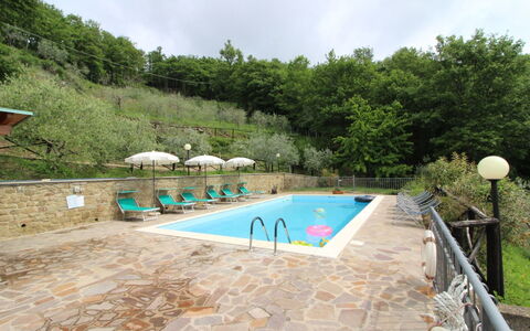 Agriturismo Ca di Vestro: Water, Lucht, Fabriek, Wolk, Zwembad, Boom, Schaduw, Land Lot, Rechthoek, Vrije Tijd