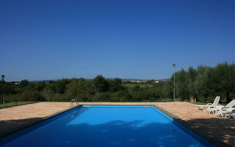 Villa Iris: Water, Lucht, Watervoorraden, Azure, Zwembad, Schaduw, Rechthoek, Land Lot, Hout, Woongebied