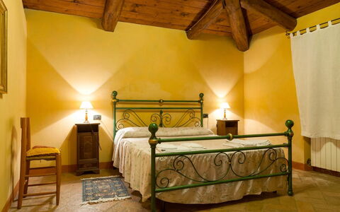 Casa la Primula: Kamer, Slaapkamer, Meubilair, Bed, Eigendom, Interieur Ontwerp, Bed Frame, Gebouw, Huis, Laken