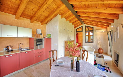 Casa Lucia: Eigendom, Kamer, Gebouw, Huis, Interieur Ontwerp, Plafond, Meubilair, Countertop, Verblijf, Zolder