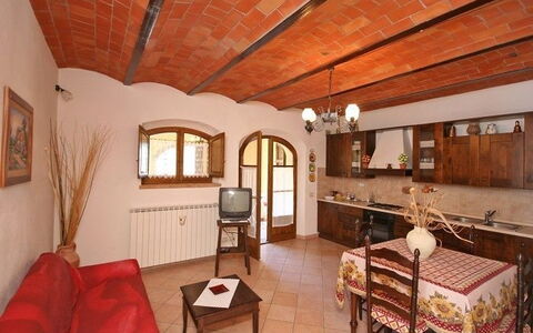 Pienza: Kamer, Eigendom, Gebouw, Meubilair, Interieur Ontwerp, Slaapkamer, Plafond, Huis, Suite, Onroerend Goed