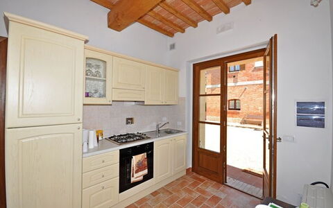 Pienza: Eigendom, Kamer, Meubilair, Gebouw, Huis, Onroerend Goed, Keuken, Interieur Ontwerp, Huis, Verdieping