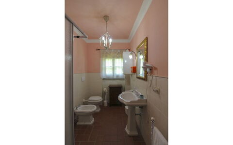Podere Marcigliano: Loodgieterswerkinrichting, Flooring, Interieur Ontwerp, Wastafel In De Badkamer, Verdieping, Wastafel, Badkamer, Loodgieter, Kraan, Toilet