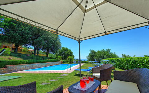 Villa Crispinino: Paraplu, Eigendom, Schaduw, Patio, Gebouw, Onroerend Goed, Huis, Vrije Tijd, Meubilair, Modeaccessoire