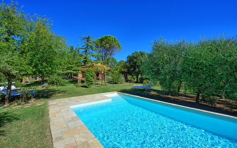 Casa Cipressi: Zwembad, Eigendom, Onroerend Goed, Natuurlijk Landschap, Landgoed, Huis, Huis, Backyard, Woongebied, Gras