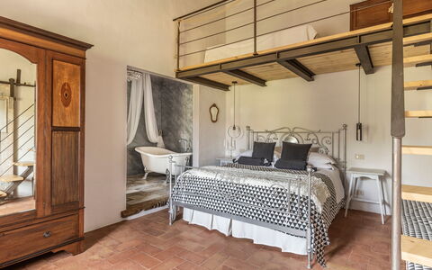 Villa Castiglione: Meubilair, Interieur Ontwerp, Flooring, Slaapkamer, Bed, Verdieping, Hout, Plafond, Kamer, Verlichting