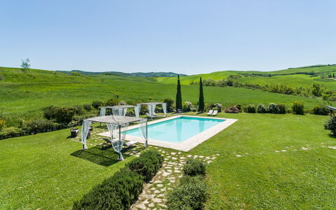 Villa Castiglione: Zwembad, Gazon, Tuin, Landgoed, Boerderij, Weide, Landscaping, Villa, Backyard, Werf