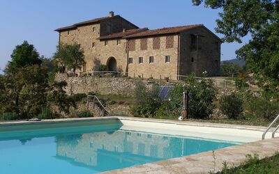 Podere Torremozza: Eigendom, Zwembad, Huis, Gebouw, Villa, Onroerend Goed, Landgoed, Vakantie, Vrije Tijd, Zomer