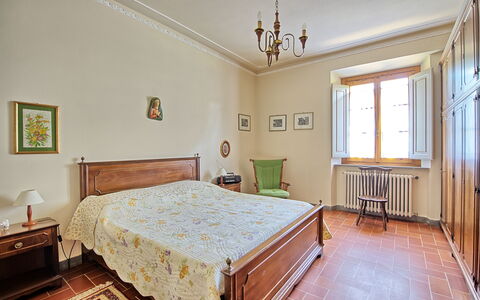 Casale Ambra: Slaapkamer, Kamer, Meubilair, Eigendom, Bed, Bed Frame, Interieur Ontwerp, Laken, Plafond, Verdieping