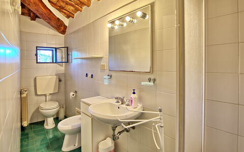Tenuta: Badkamer, Kamer, Eigendom, Interieur Ontwerp, Gebouw, Onroerend Goed, Huis, Wastafel, Architectuur, Meubilair