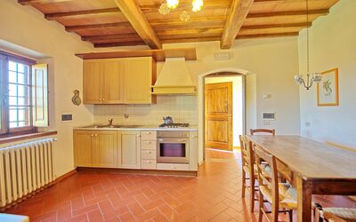 Tenuta 5: Kamer, Eigendom, Meubilair, Gebouw, Plafond, Verdieping, Cabinetry, Keuken, Houten Vloer, Countertop