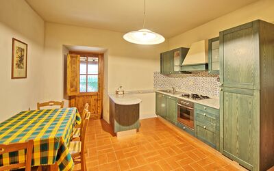 Tenuta 3: Kamer, Eigendom, Meubilair, Verdieping, Gebouw, Keuken, Countertop, Interieur Ontwerp, Huis, Hardwood