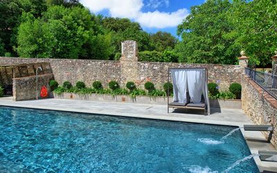 Collina: Zwembad, Eigendom, Water, Muur, Landgoed, Gebouw, Onroerend Goed, Waterpartij, Huis, Vrije Tijd