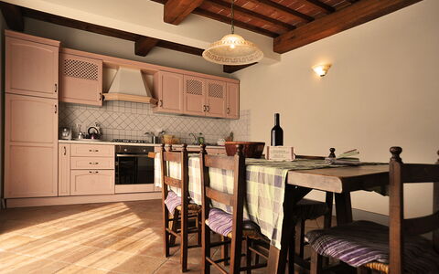 Casa Fabrizio: Meubilair, Cabinetry, Tafel, Stoel, Countertop, Hout, Interieur Ontwerp, Verdieping, Keuken, Beits
