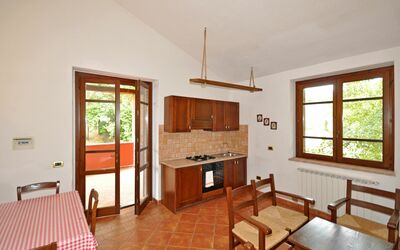 Claudio 4: Kamer, Eigendom, Meubilair, Gebouw, Huis, Interieur Ontwerp, Onroerend Goed, Verdieping, Woonkamer, Hardwood