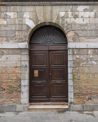 Barbaria de le Tole: Eigendom, Deur, Hout, Metselwerk, Steen, Huis, Home Deur, Facade