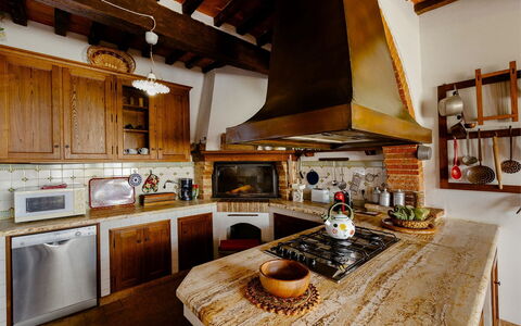 Villa Scianellone: Countertop, Cabinetry, Eigendom, Meubilair, Keuken, Toestel Van De Keuken, Fornuis, Hout, Verlichting, Interieur Ontwerp