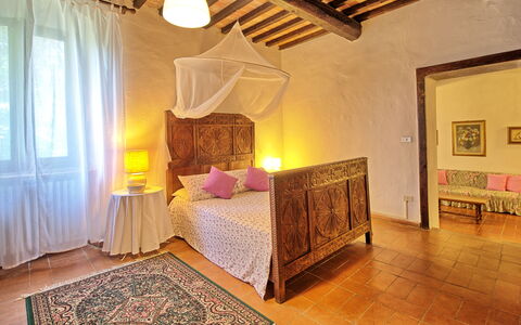Villa Campogialli: Kamer, Eigendom, Meubilair, Bed, Slaapkamer, Interieur Ontwerp, Gebouw, Verdieping, Laken, Plafond