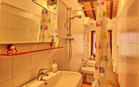 Villa Campogialli: Badkamer, Kamer, Eigendom, Interieur Ontwerp, Gebouw, Loodgieterswerkinrichting, Huis, Architectuur, Huis, Wastafel