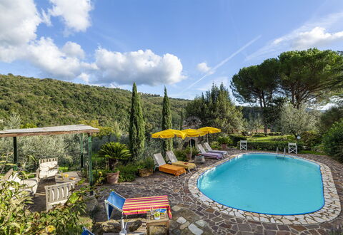 Bigiolo a Melazzano: Water, Wolk, Fabriek, Lucht, Eigendom, Zwembad, Natuur, Stoel, Boom, Buitenmeubels