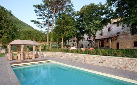 Villa Gubbio: Zwembad, Eigendom, Huis, Gebouw, Landgoed, Onroerend Goed, Huis, Villa, Toevlucht, Vrije Tijd